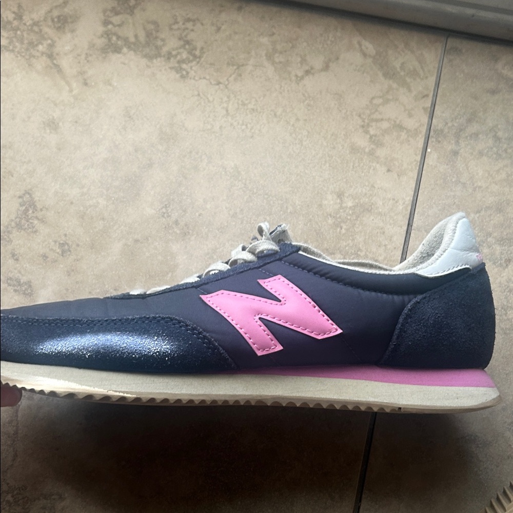 New Balance Dark Blue and Pink Casual Shoes - Picture 4 of 4